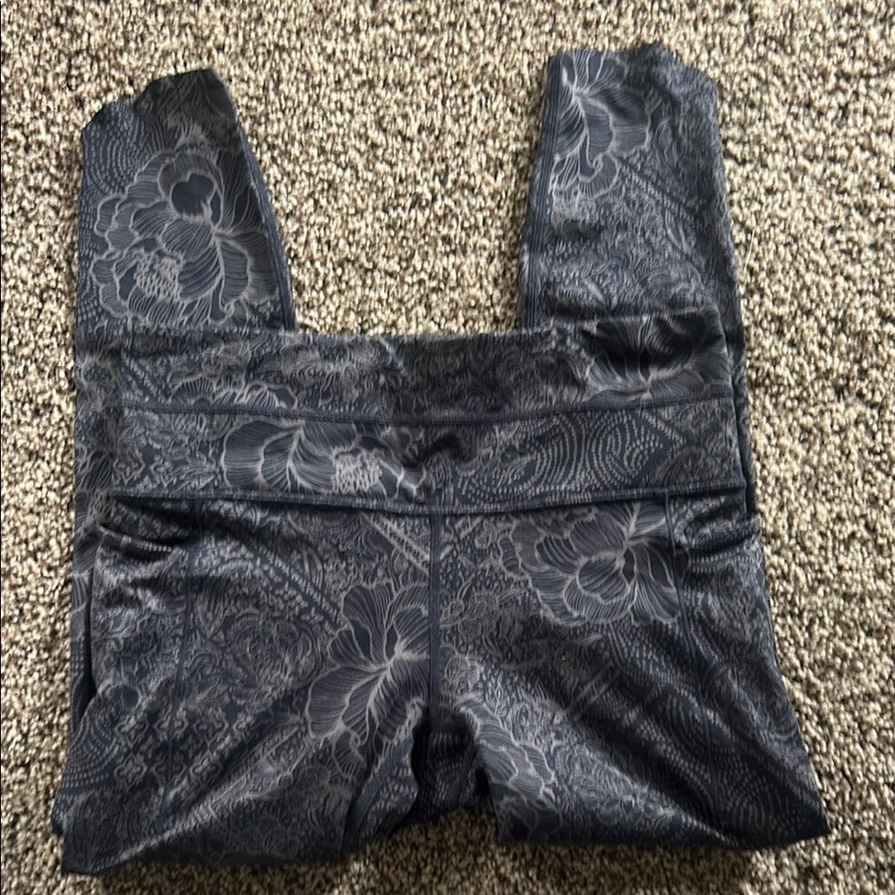 Athleta Gray Leggings with Side Pockets and Wide Waistband Size Small
